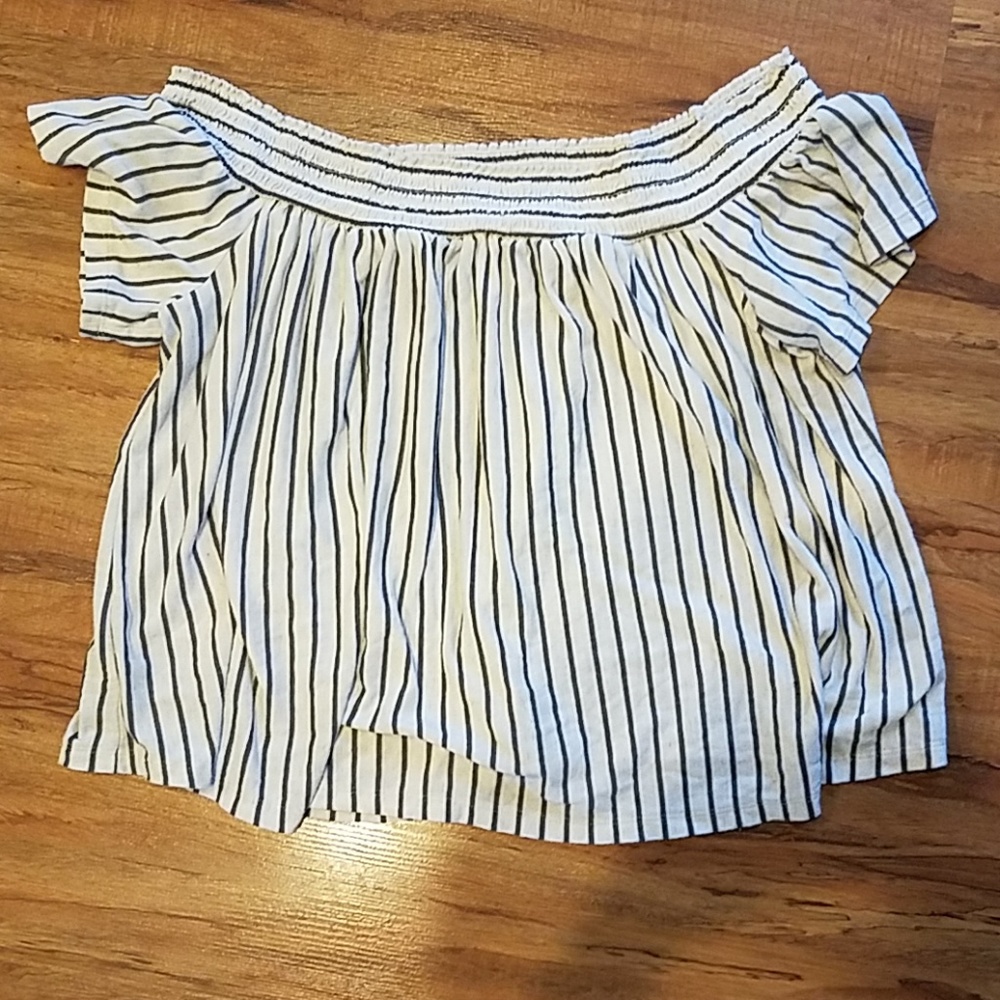 🎀 AE off shoulder top